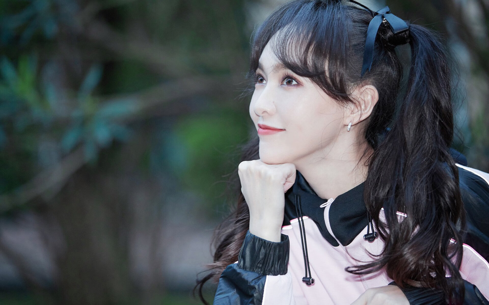 _酷炫霓虹滑板:城市夜行的时尚运动_,滑板 炫酷