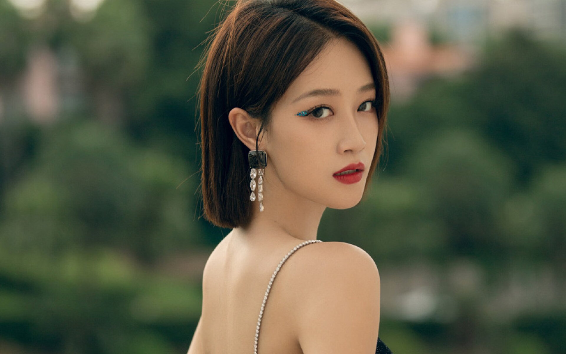 九游app下载中心-“穿越山谷：沿途风景中的激烈对决”，穿越山谷 歌曲